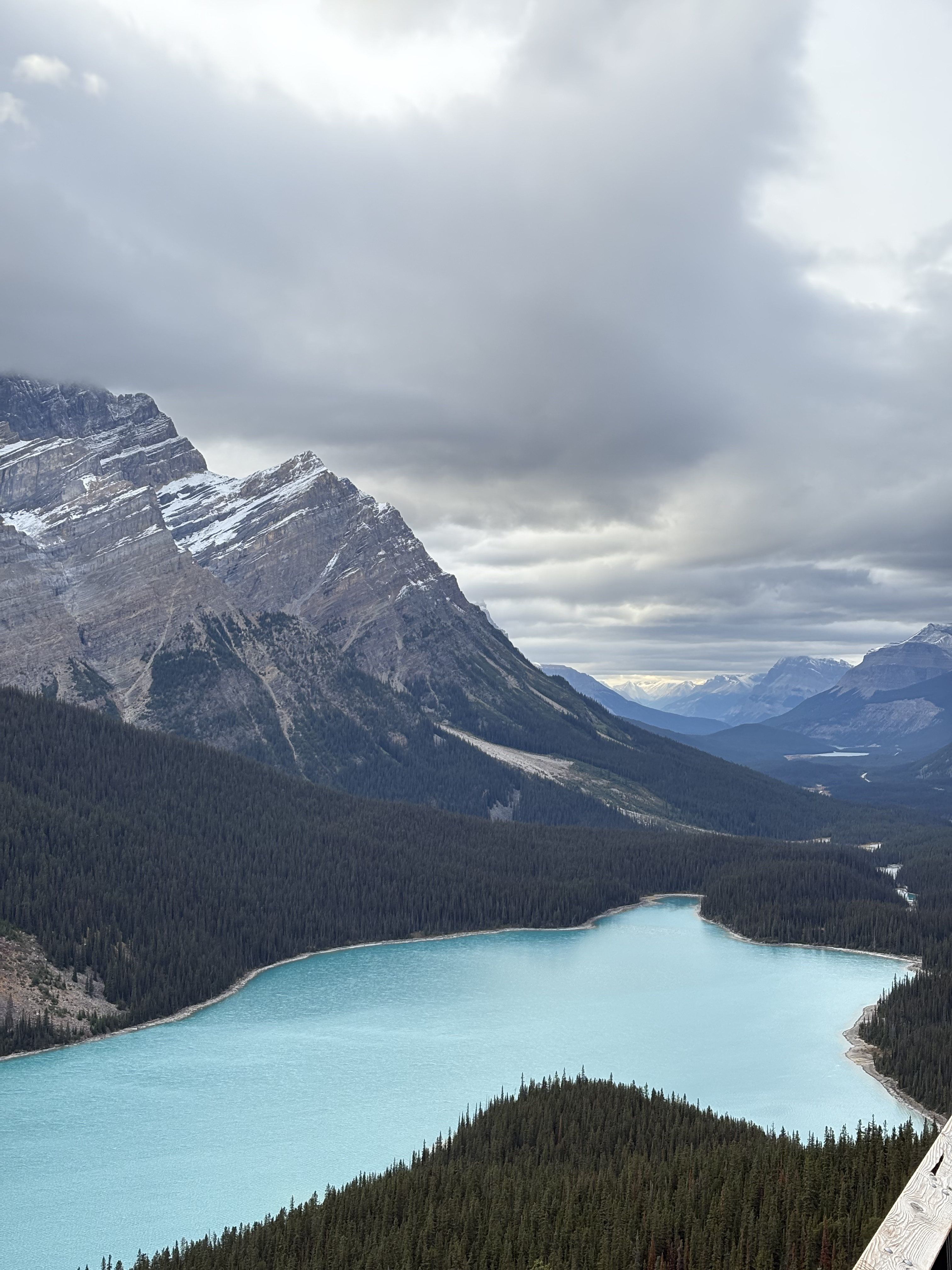 A image that shows a mountain range 